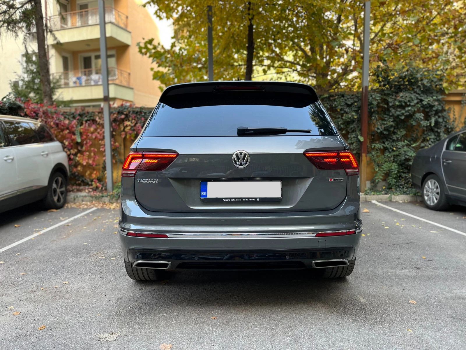 VW Tiguan 2.0 TSI R-LINE 4 motion, снимка 3 - Автомобили и джипове - 56287612