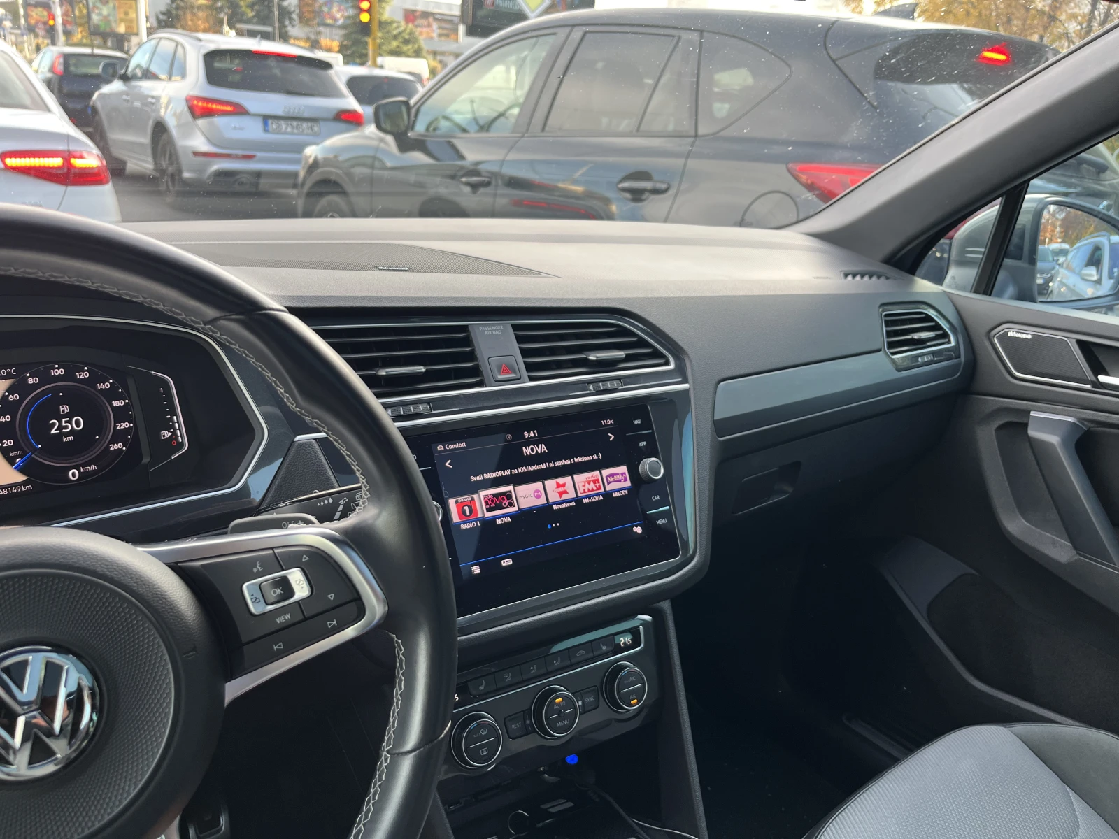 VW Tiguan 2.0 TSI R-LINE 4 motion, снимка 6 - Автомобили и джипове - 56287612