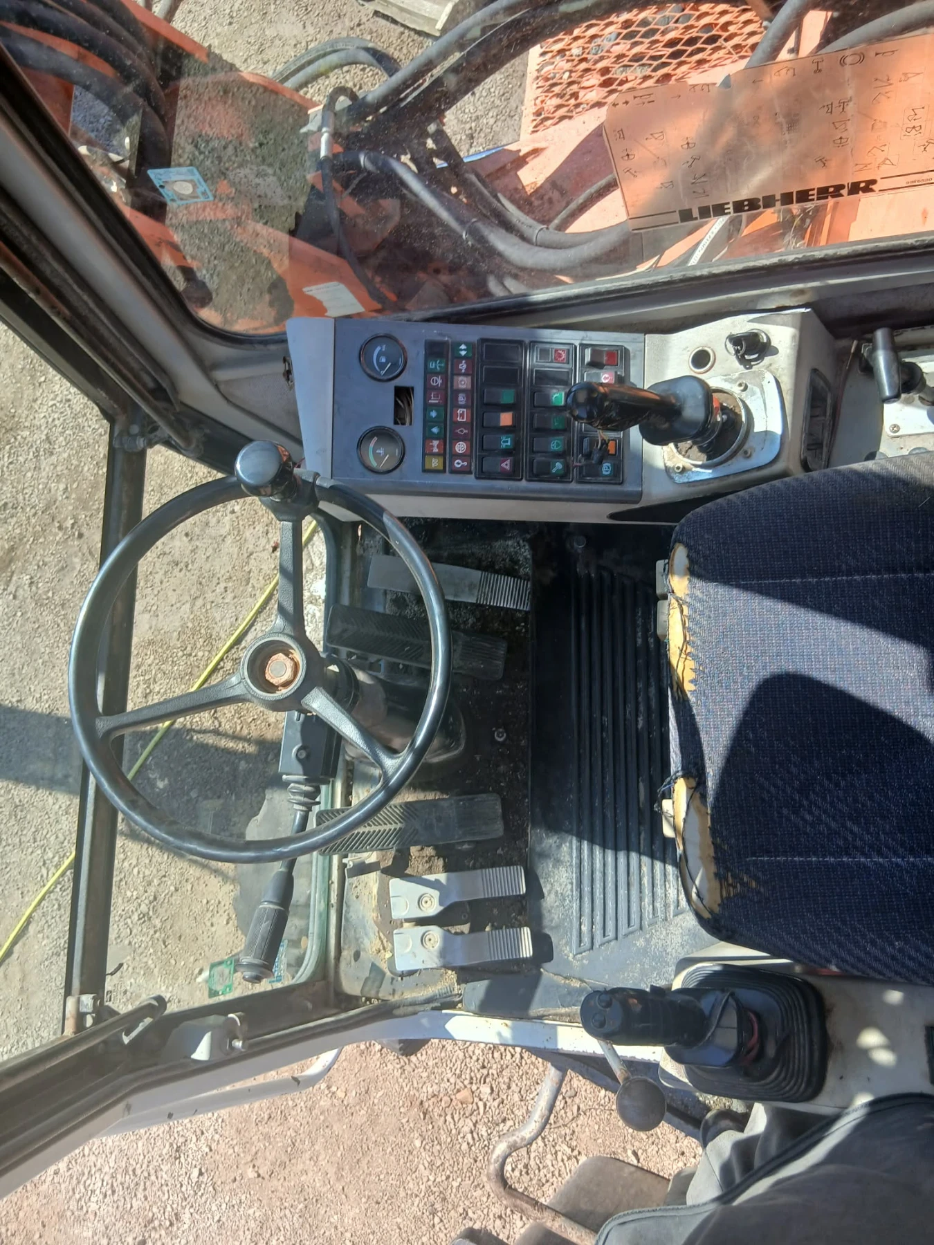 Багер Liebherr 310, снимка 7 - Индустриална техника - 55673496