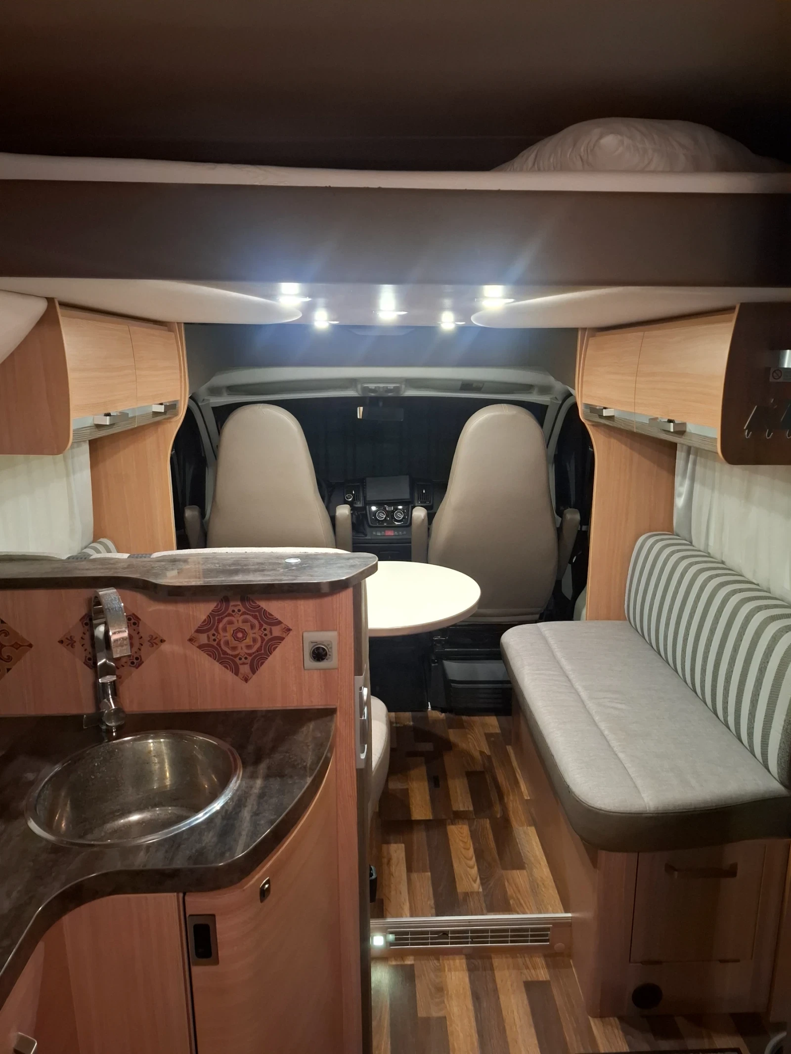 Кемпер Knaus SKY WAVE 650 MF - изображение 8