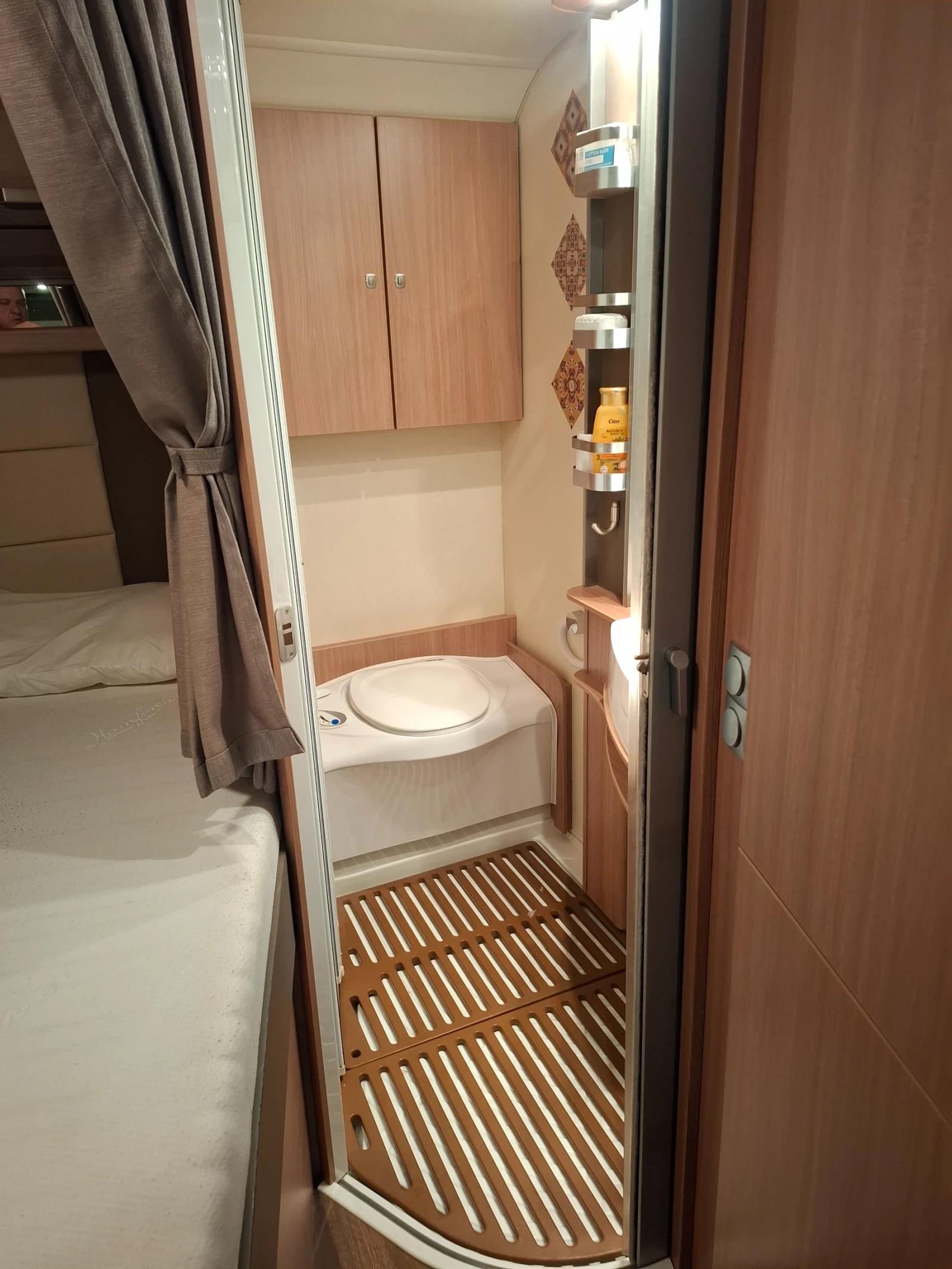 ������ Knaus SKY WAVE 650 MF | Mobile.bg � ����������� 14