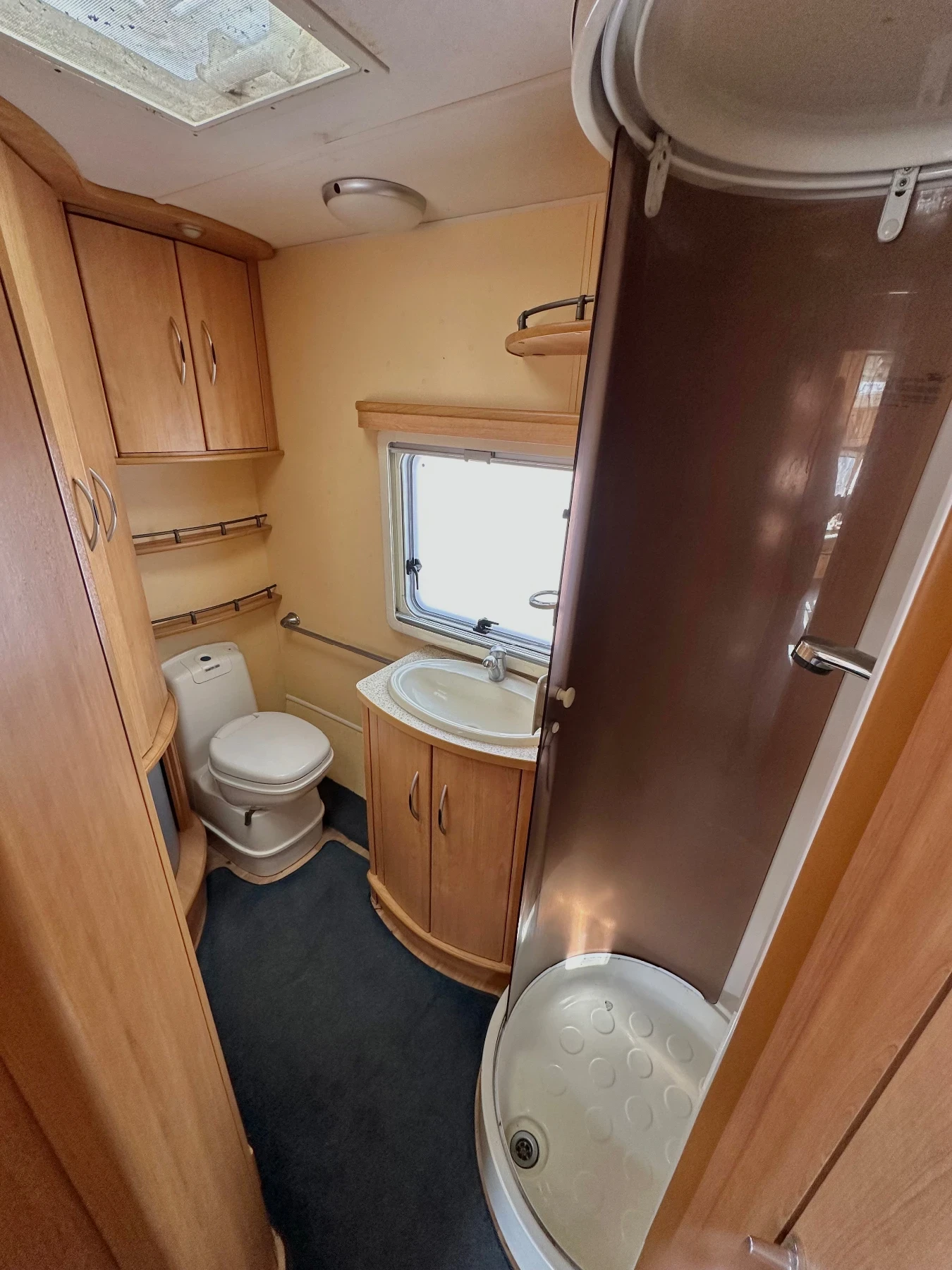 Каравана Swift Supreme/ НОВ ВНОС/ ФОРСЕЛТ/ МУВЪР/ УНИКАТ , снимка 16 - Каравани и кемпери - 53866695