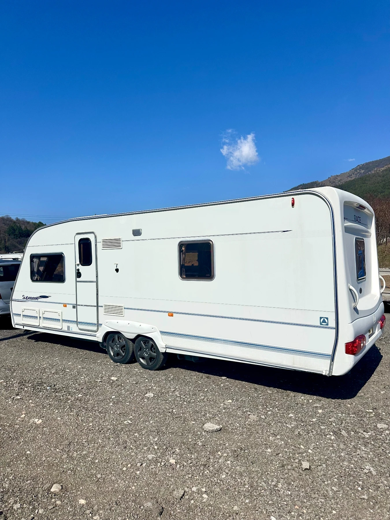 Каравана Swift Supreme/ НОВ ВНОС/ ФОРСЕЛТ/ МУВЪР/ УНИКАТ , снимка 3 - Каравани и кемпери - 53866695