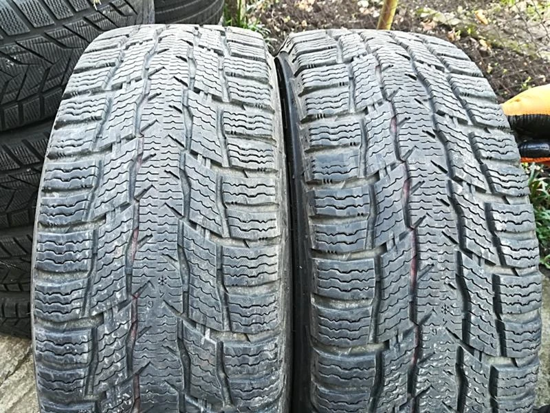 Гуми Зимни 215/65R15, снимка 1 - Гуми и джанти - 23687253