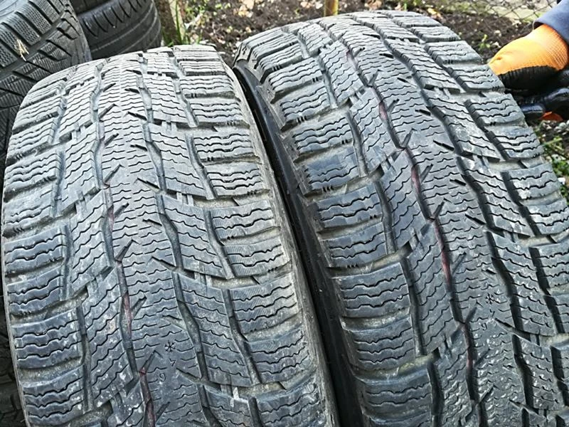 Гуми Зимни 215/65R15, снимка 2 - Гуми и джанти - 23687253