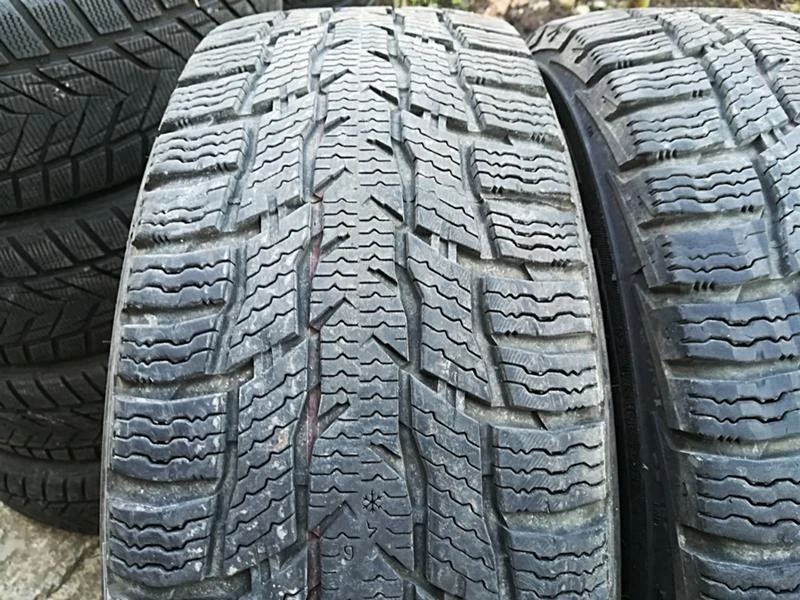 Гуми Зимни 215/65R15, снимка 3 - Гуми и джанти - 23687253