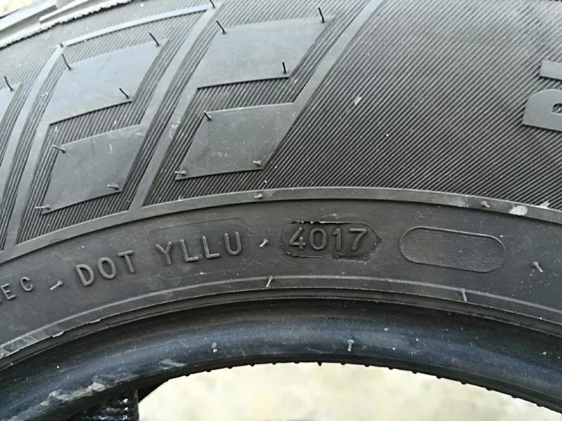 Гуми Зимни 215/65R15, снимка 6 - Гуми и джанти - 23687253