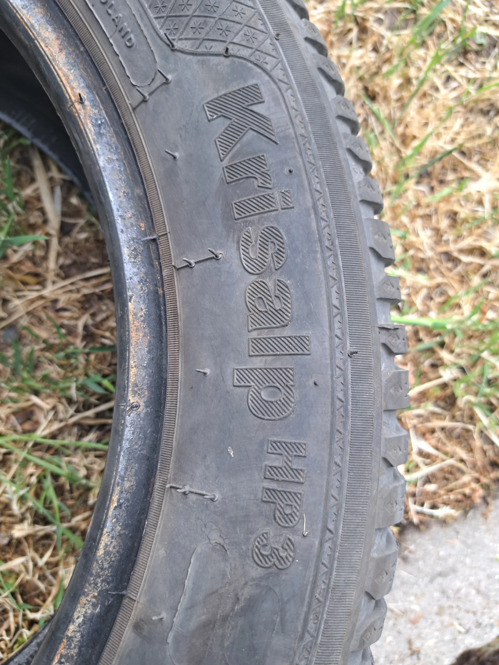 Гуми Зимни 205/55R16, снимка 4 - Гуми и джанти - 54780202