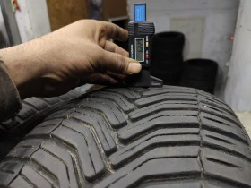 Гуми Всесезонни 235/60R18, снимка 7 - Гуми и джанти - 43528583