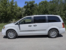 Chrysler Town and Country Limited, снимка 5