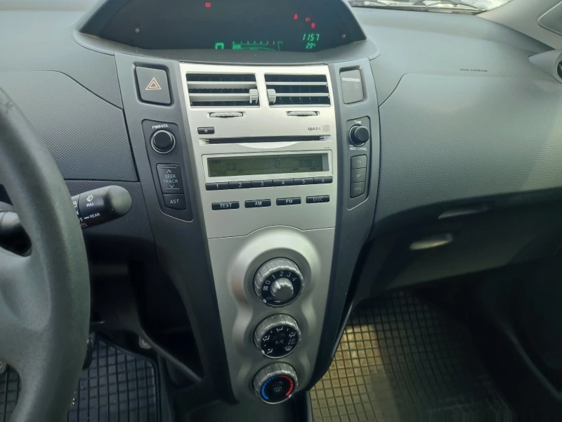 Toyota Yaris 1.4D4D-90, снимка 9 - Автомобили и джипове - 47051429