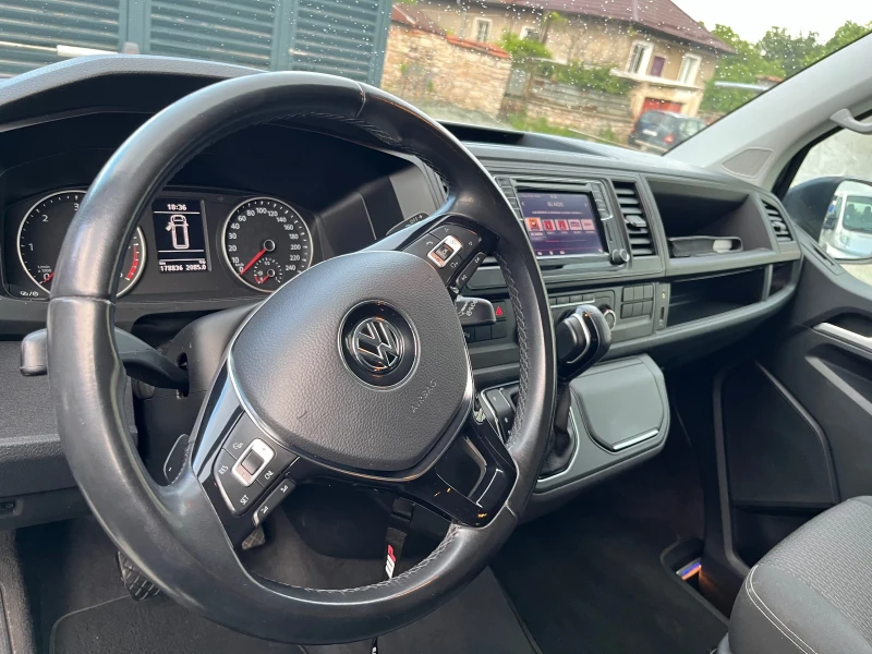 VW Multivan 2.0, снимка 10 - Автомобили и джипове - 47440666