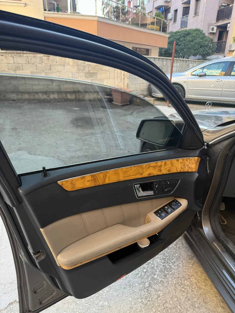 Mercedes-Benz E 500 4Matic AMG PACK, снимка 15 - Автомобили и джипове - 52383380