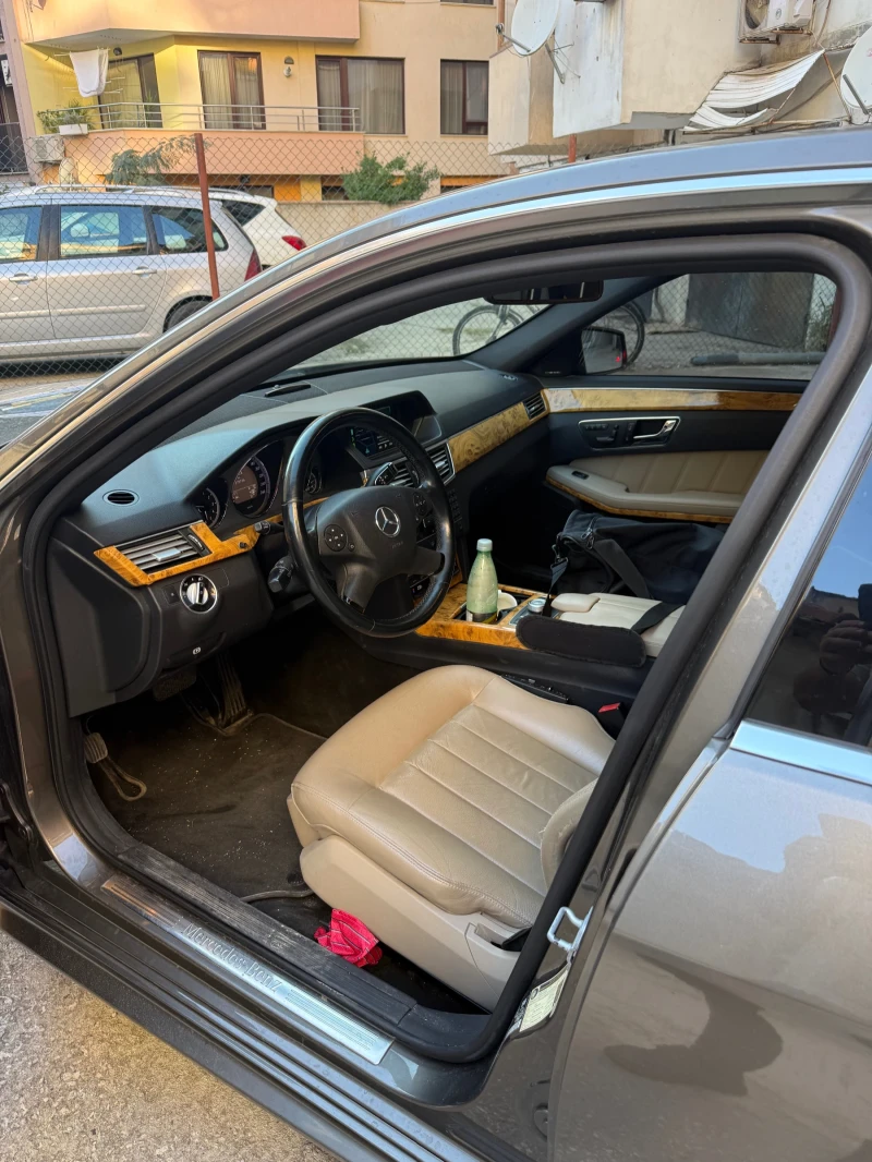 Mercedes-Benz E 500 4Matic AMG PACK, снимка 14 - Автомобили и джипове - 52383380