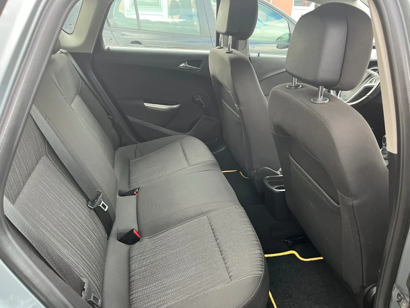 Opel Astra 1.3 eco flex, снимка 7 - Автомобили и джипове - 52577955