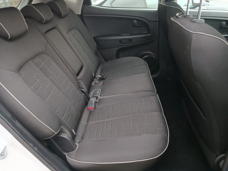 Kia Venga 1.4 CRDI, снимка 11 - Автомобили и джипове - 52679304