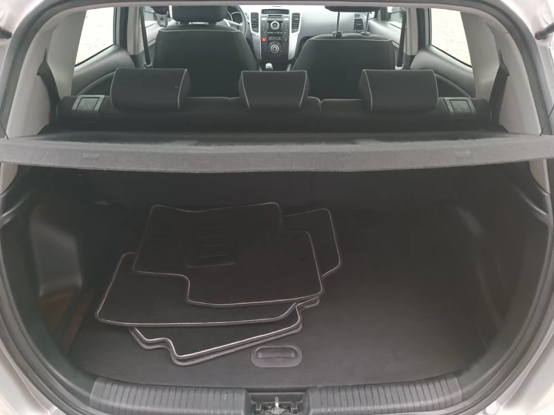 Kia Venga 1.4 CRDI, снимка 13 - Автомобили и джипове - 52679304