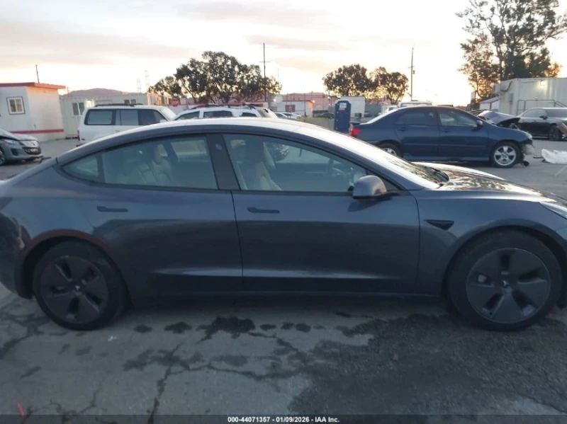 Tesla Model 3, снимка 12 - Автомобили и джипове - 53591057
