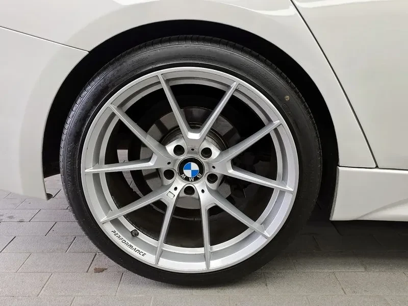 BMW 330 I M Sports, снимка 5 - Автомобили и джипове - 55929093