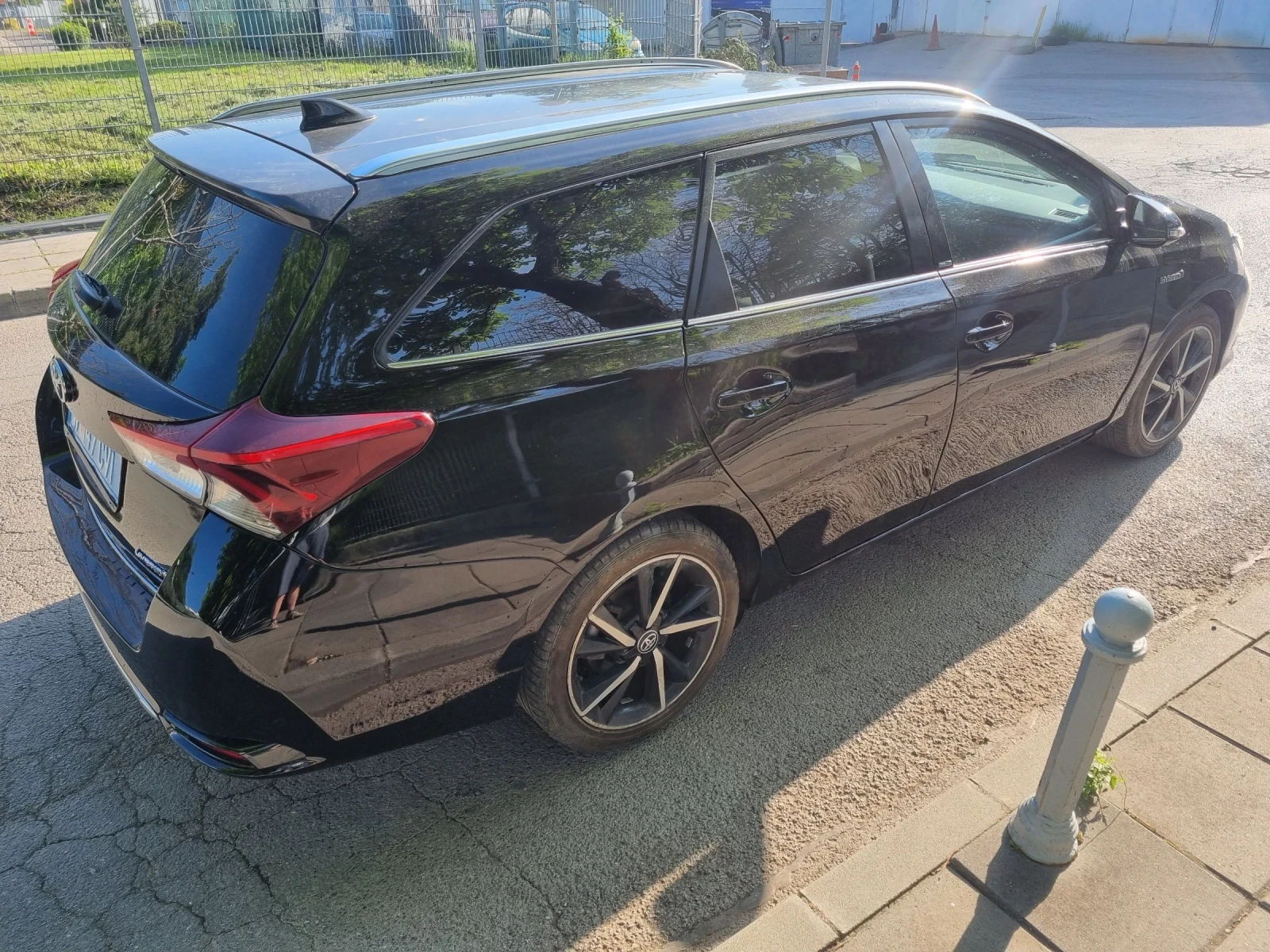 Toyota Auris Hybrid - изображение 9
