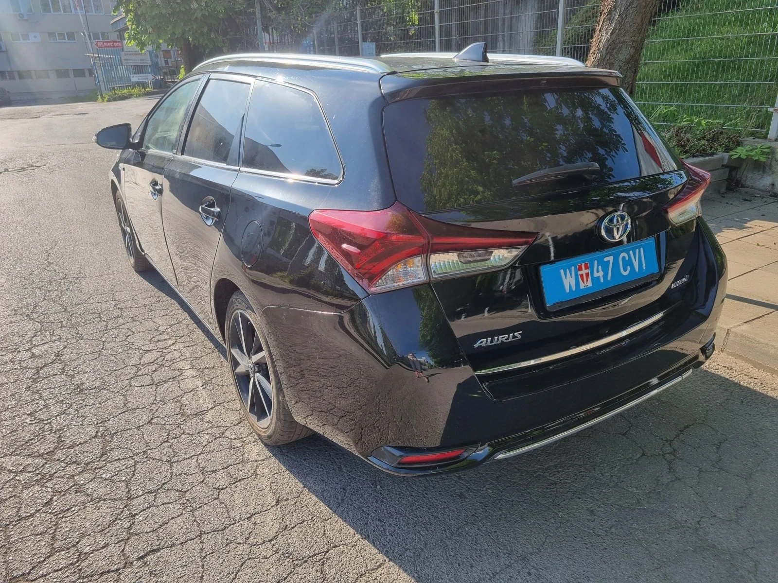 Toyota Auris Hybrid - изображение 8