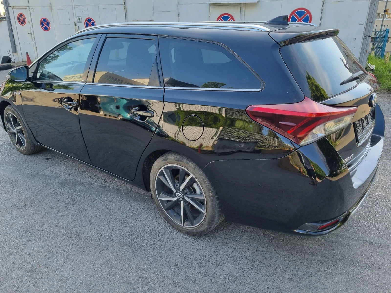 Toyota Auris Hybrid - изображение 5
