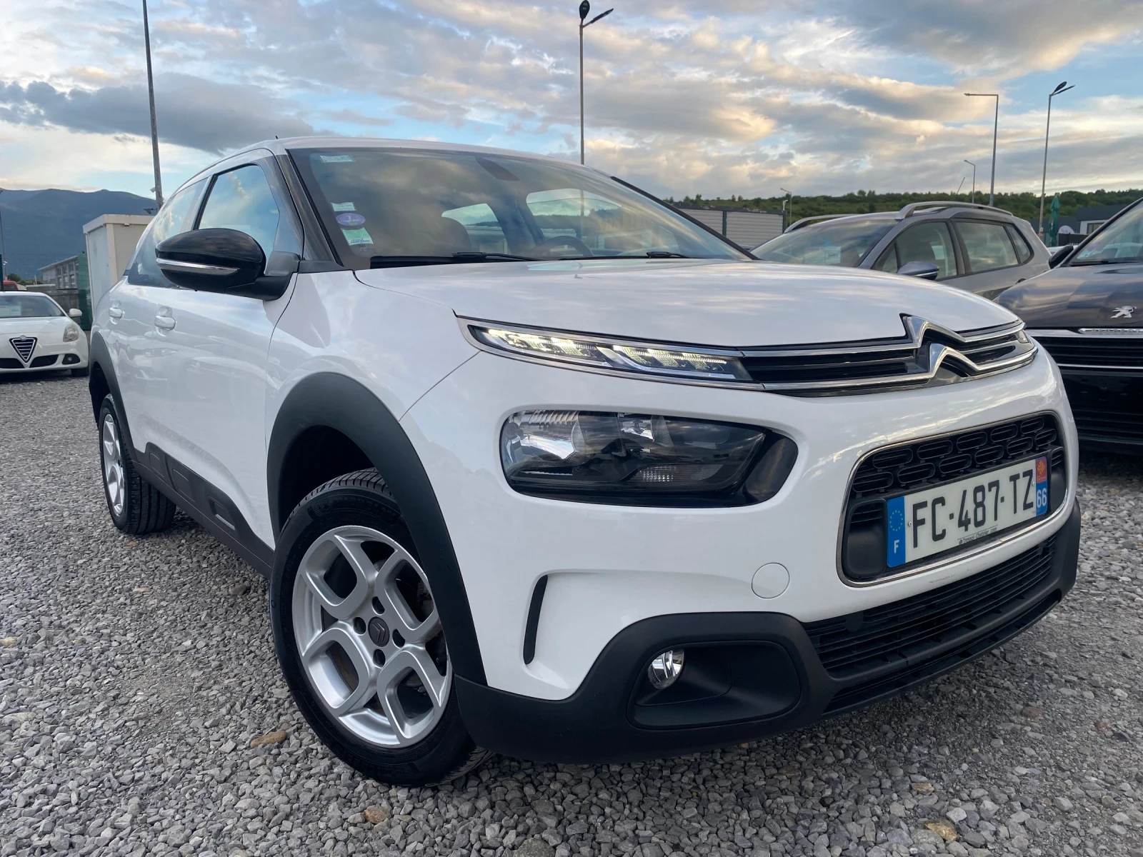 Citroen C4 Cactus 1.2i 2018/12M AUTOMATIC 73433Km EVRO6B - изображение 4