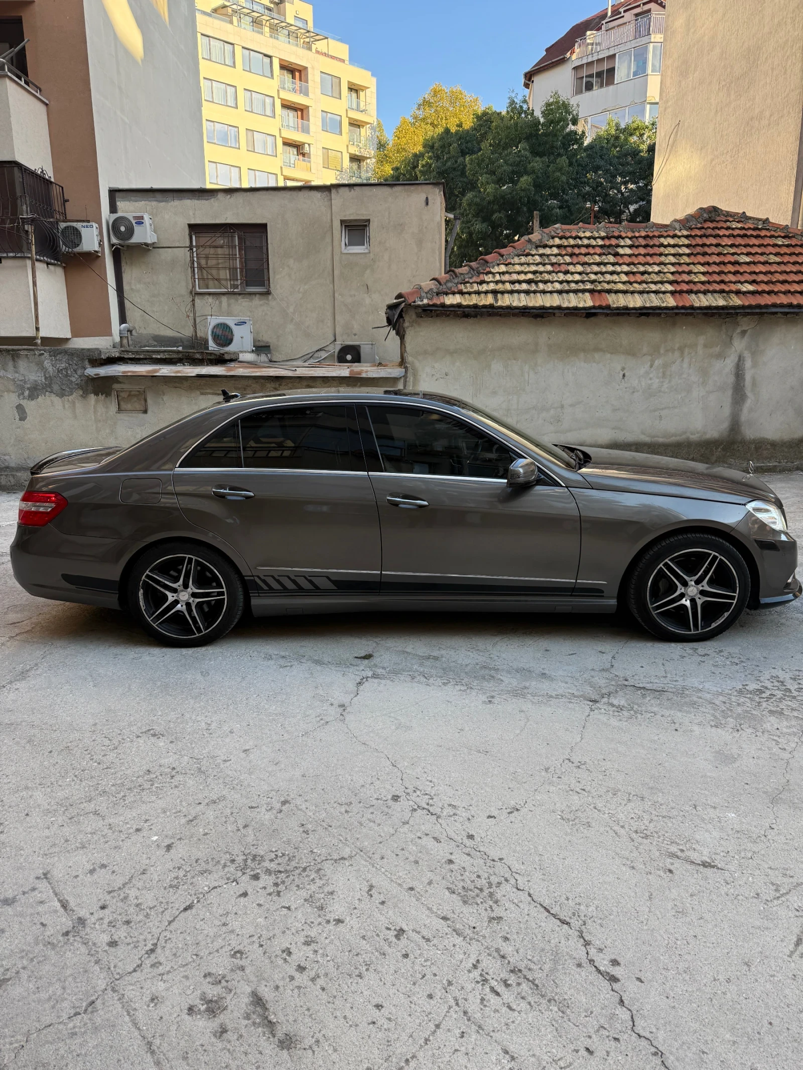 Mercedes-Benz E 500 4Matic AMG PACK - изображение 4