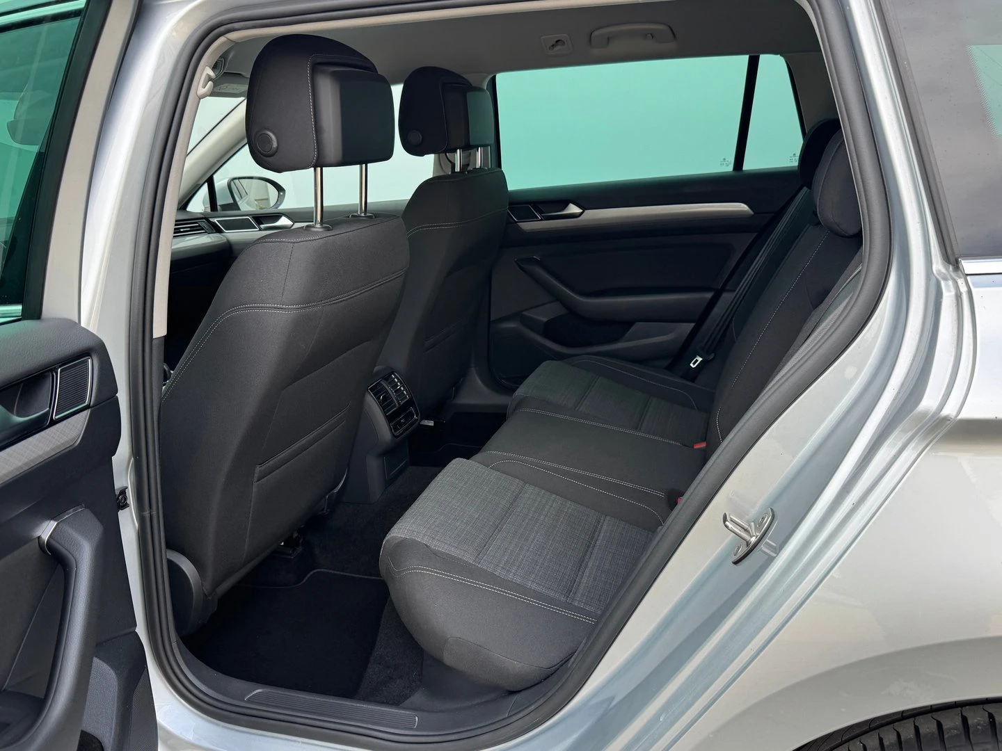 VW Passat Business 2.0 TDI SCR DSG - изображение 5