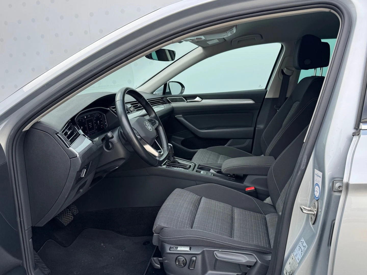 VW Passat Business 2.0 TDI SCR DSG - изображение 7