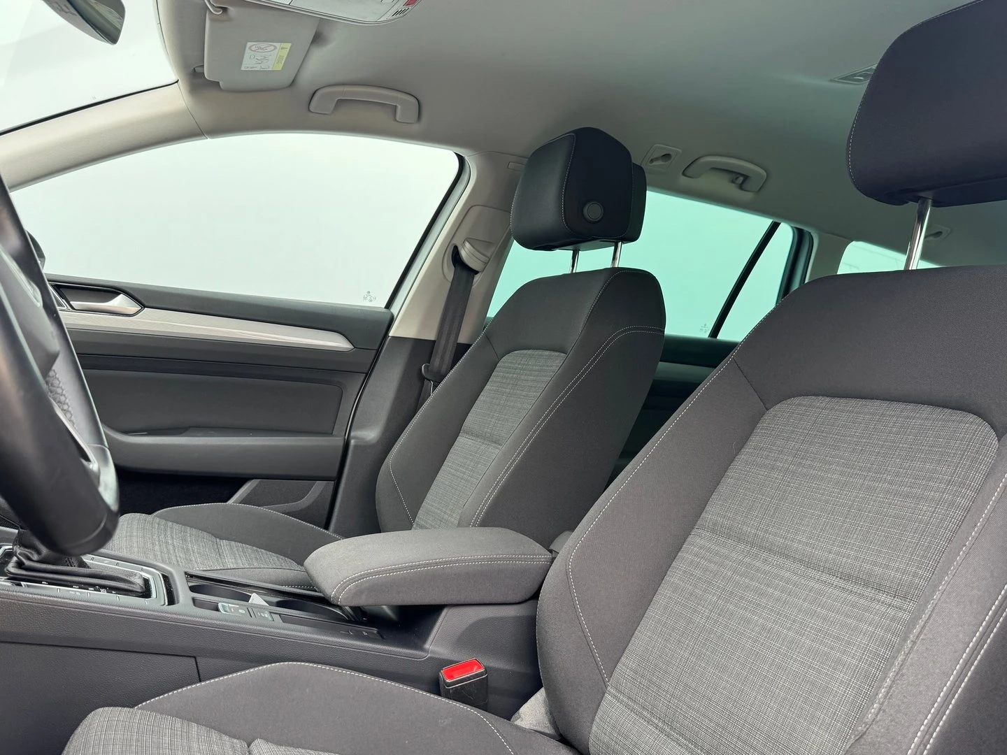 VW Passat Business 2.0 TDI SCR DSG - изображение 8