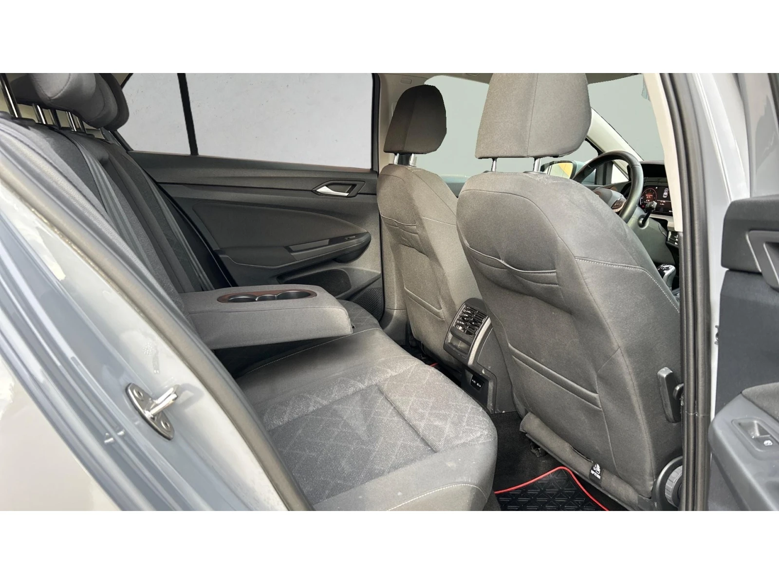 VW Golf 2.0 TDi M/T, Месечна вноска от 255  , снимка 10 - Автомобили и джипове - 54191738