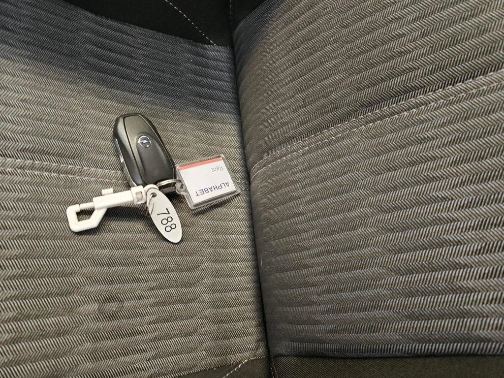 Opel Corsa e Edition, снимка 11 - Автомобили и джипове - 54219240