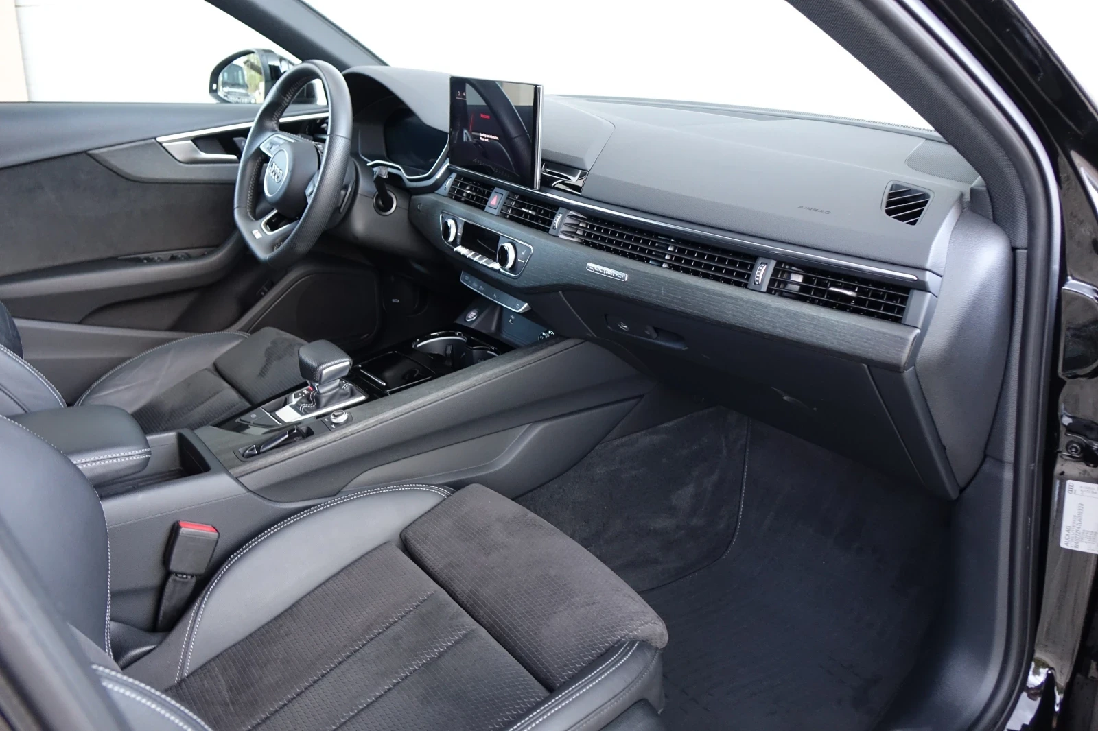 Audi A4 45 TDI, снимка 12 - Автомобили и джипове - 54413459