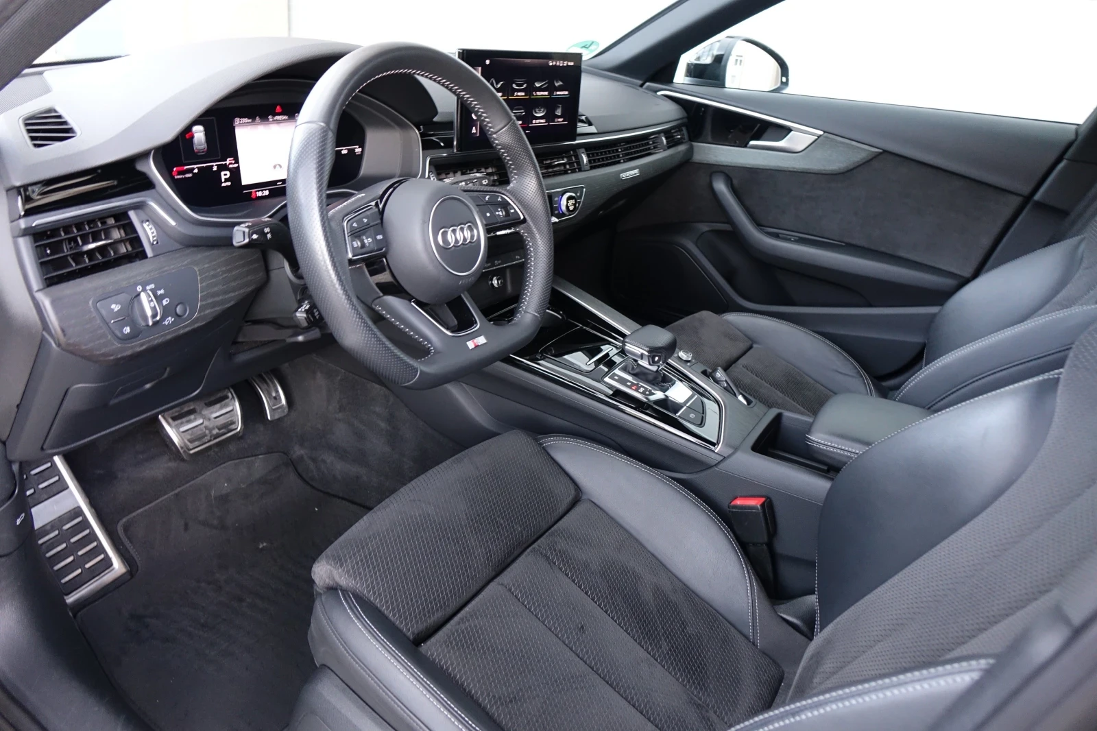 Audi A4 45 TDI, снимка 8 - Автомобили и джипове - 54413459