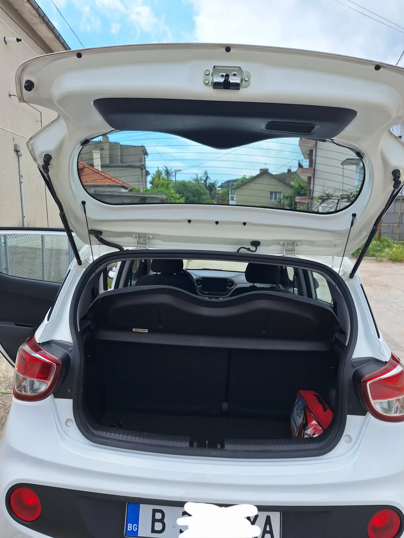Hyundai I10, снимка 4 - Автомобили и джипове - 54702245