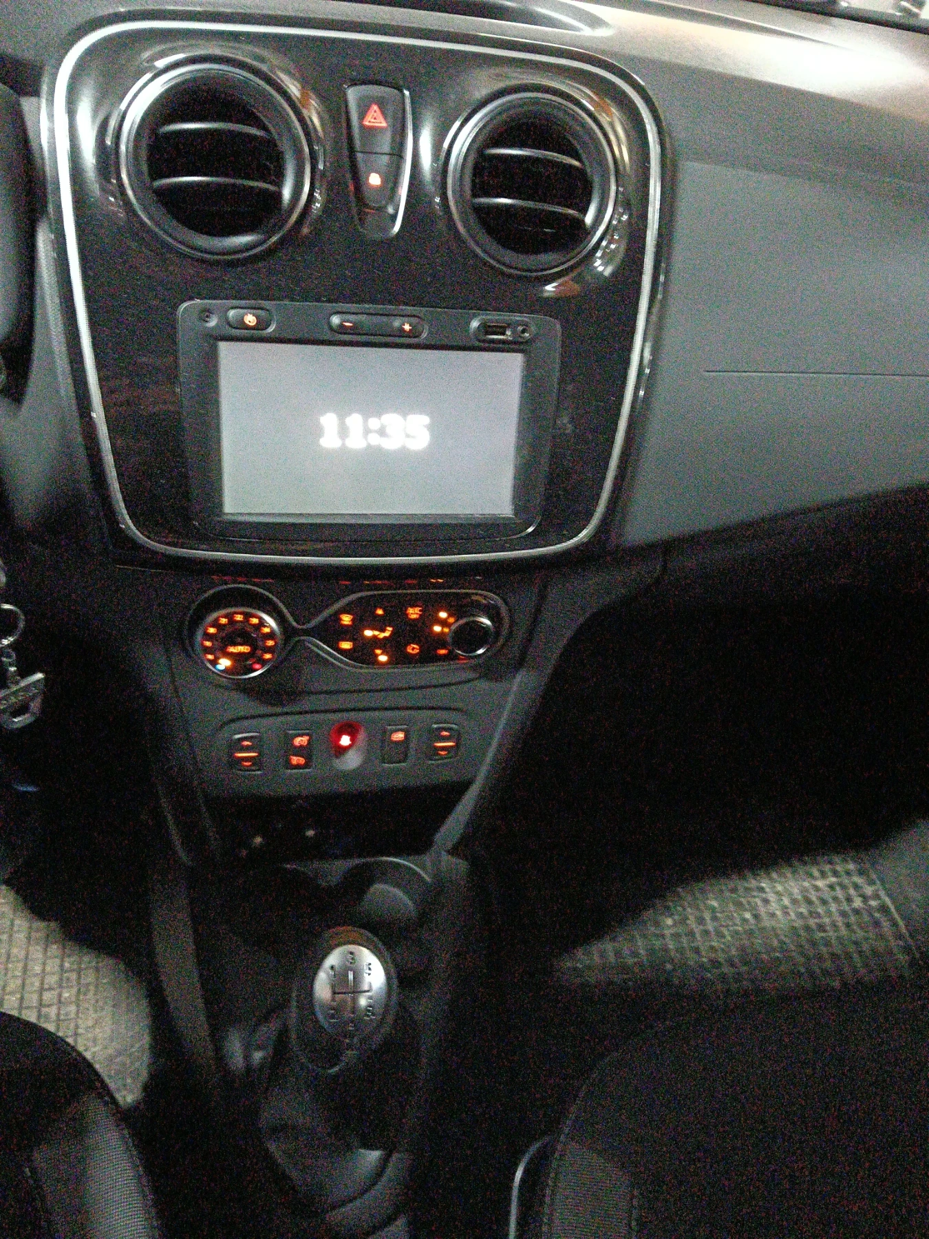 Dacia Logan Stepway, снимка 10 - Автомобили и джипове - 54829485
