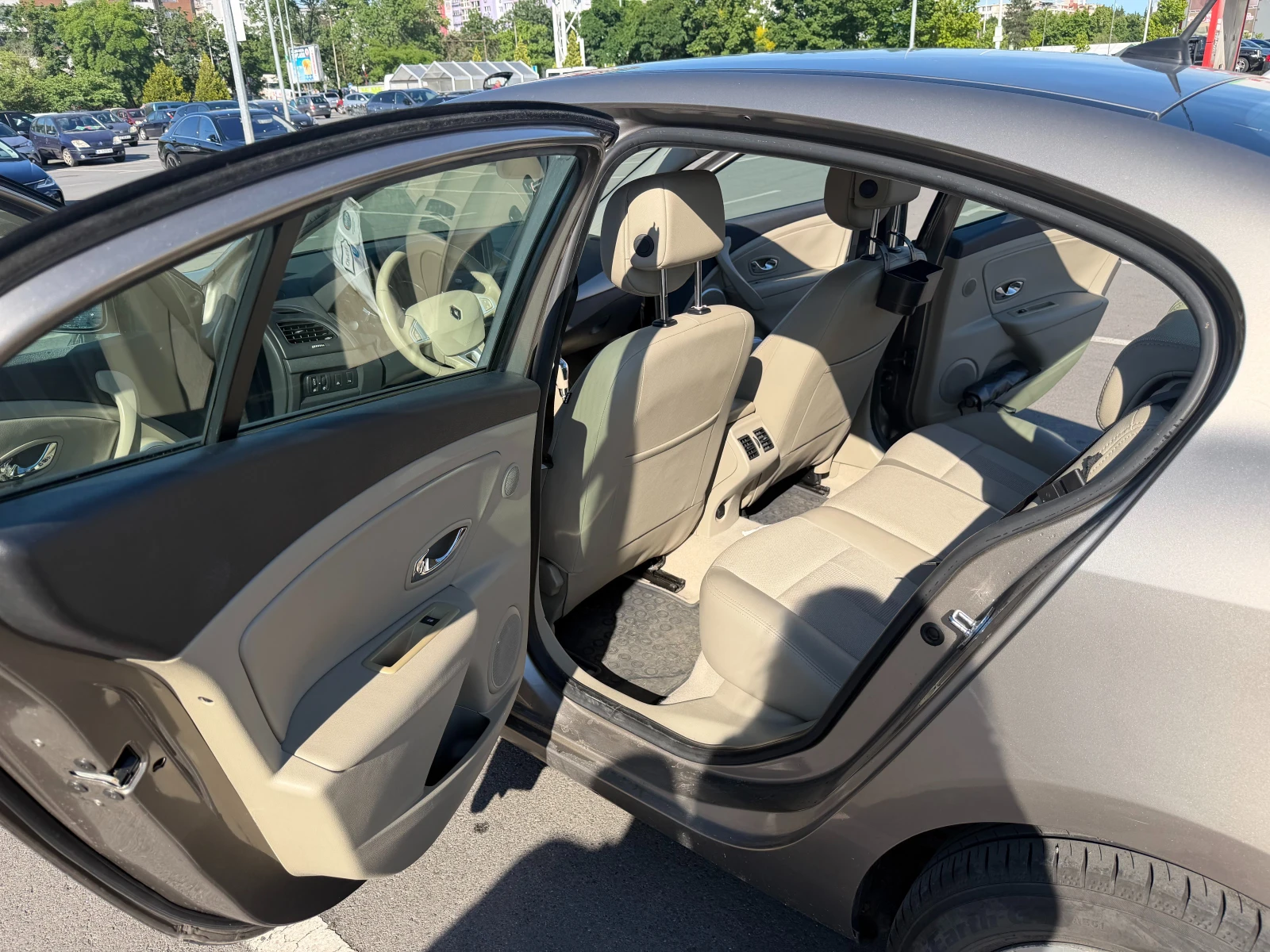 Renault Fluence 1.5 dCi AUT първи собственик, снимка 14 - Автомобили и джипове - 54973395