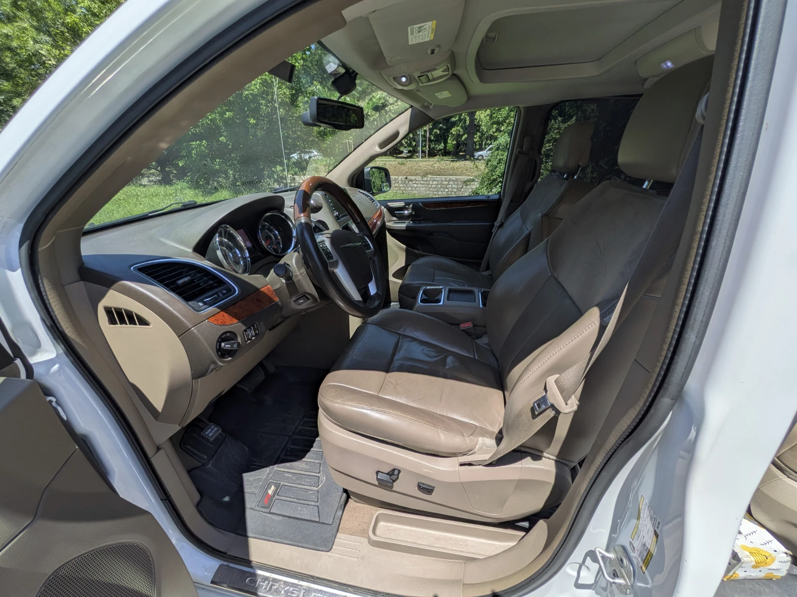 Chrysler Town and Country Limited, снимка 10 - Автомобили и джипове - 55050029
