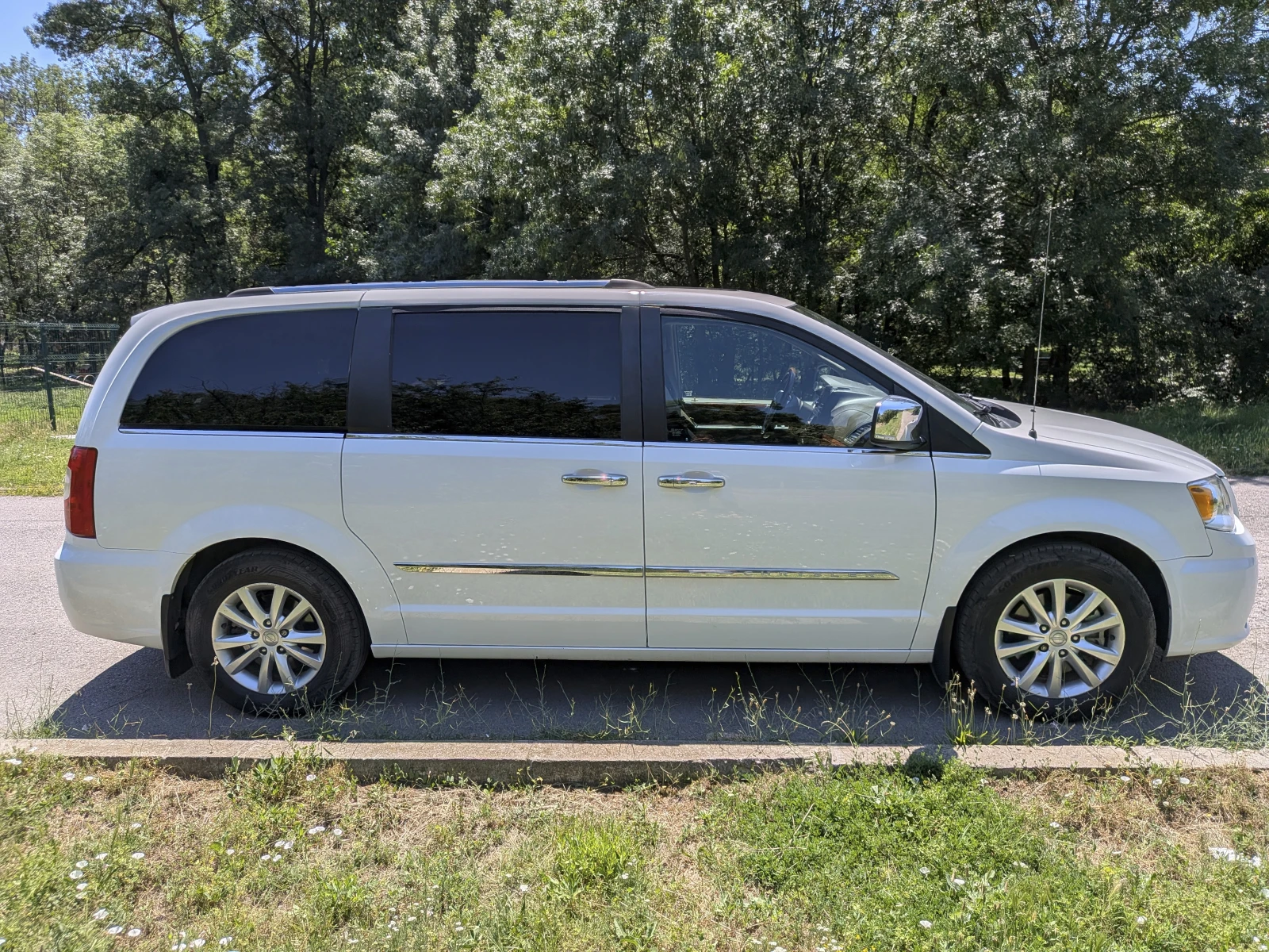 Chrysler Town and Country Limited, снимка 3 - Автомобили и джипове - 55050029