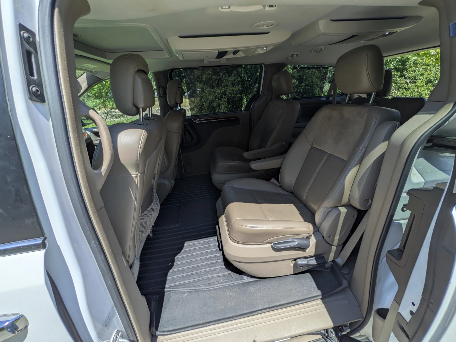 Chrysler Town and Country Limited, снимка 9 - Автомобили и джипове - 55050029