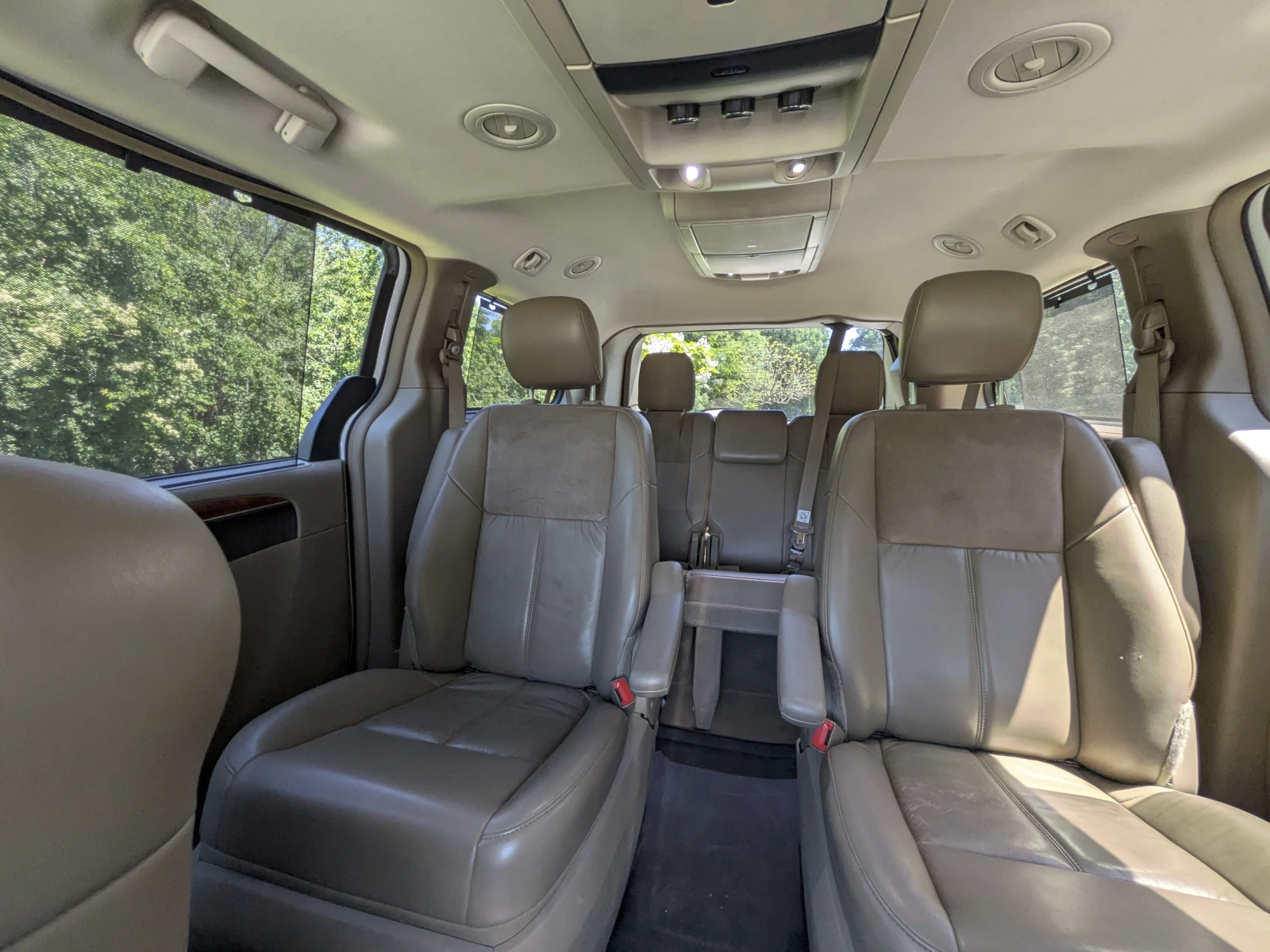 Chrysler Town and Country Limited, снимка 11 - Автомобили и джипове - 55050029