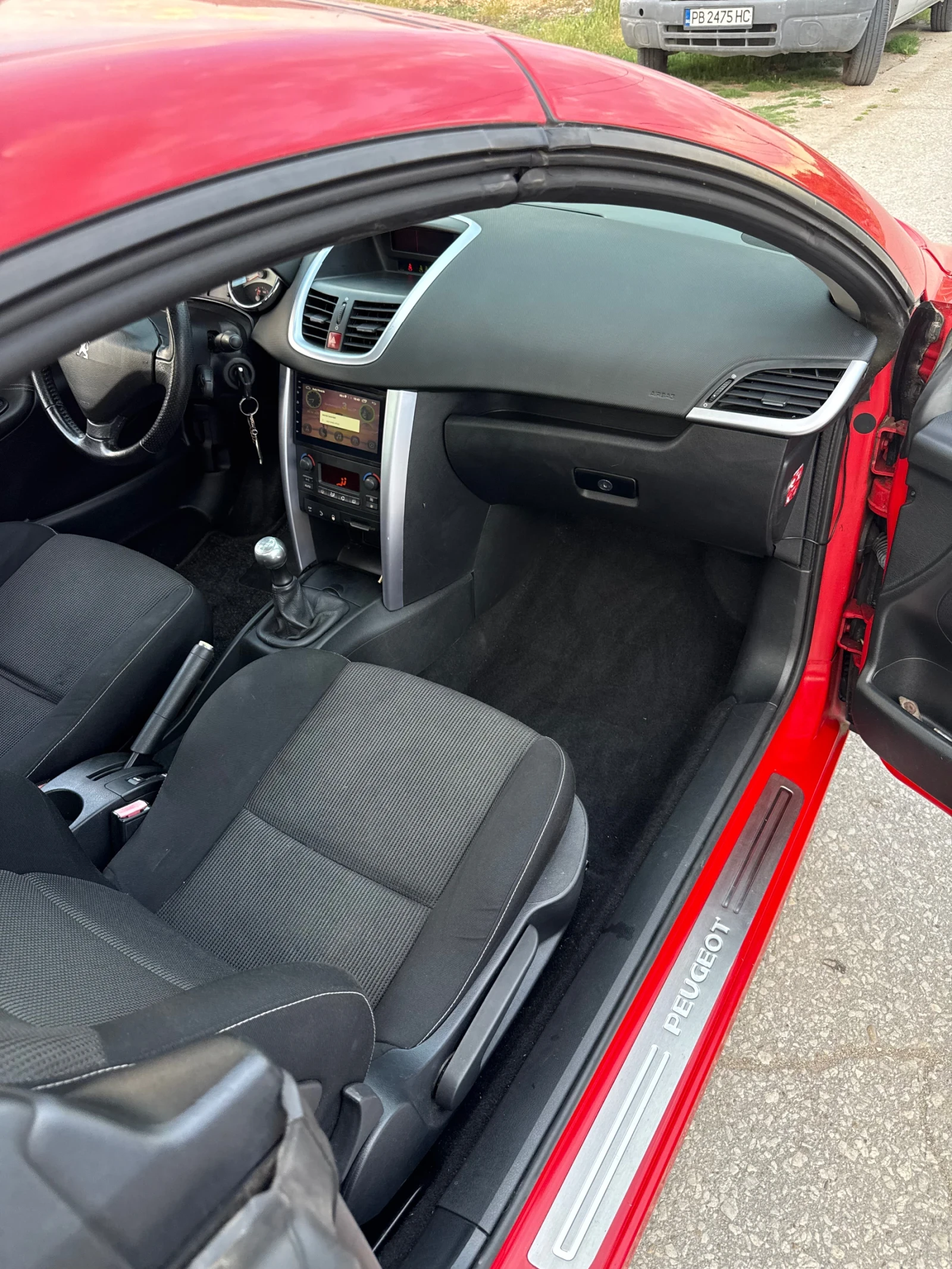 Peugeot 207 CC 1.6HDI, снимка 9 - Автомобили и джипове - 55144214