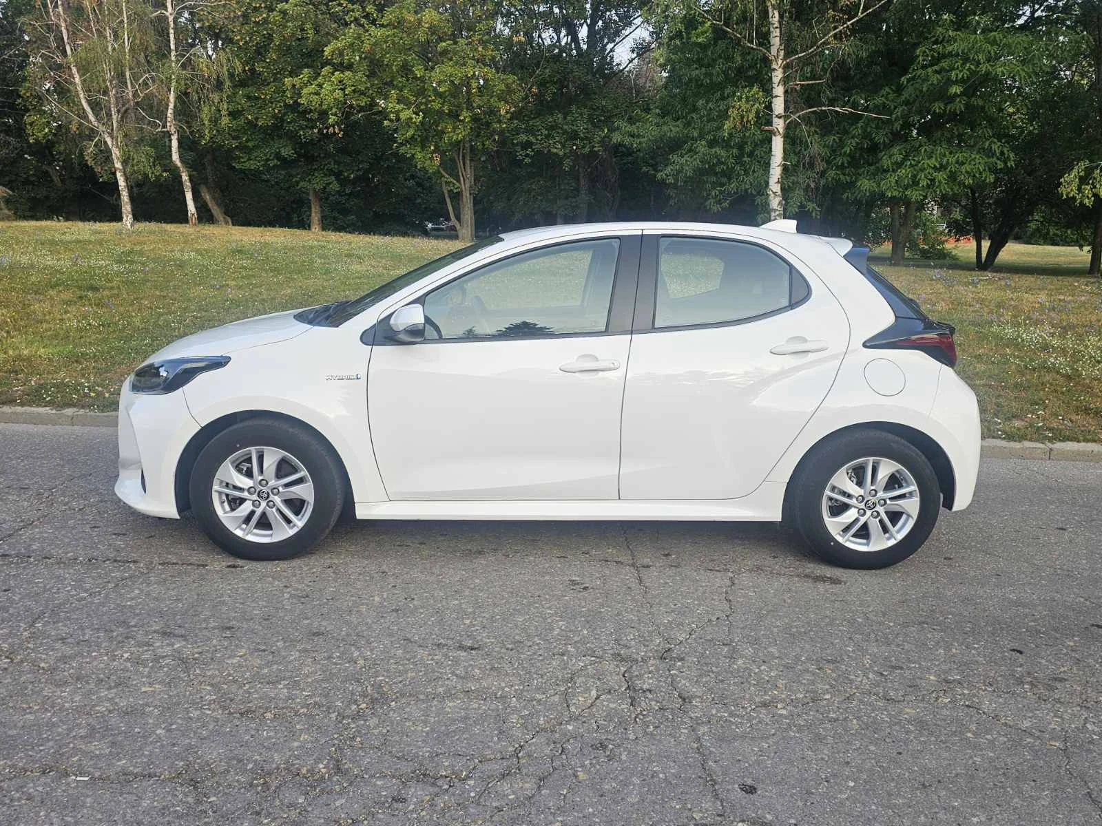 Toyota Yaris 1.5 HYBRID, снимка 4 - Автомобили и джипове - 55600524