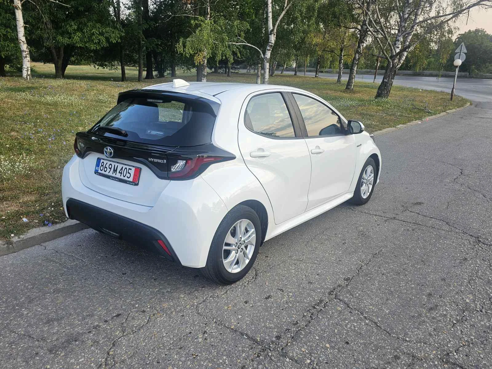 Toyota Yaris 1.5 HYBRID, снимка 2 - Автомобили и джипове - 55600524