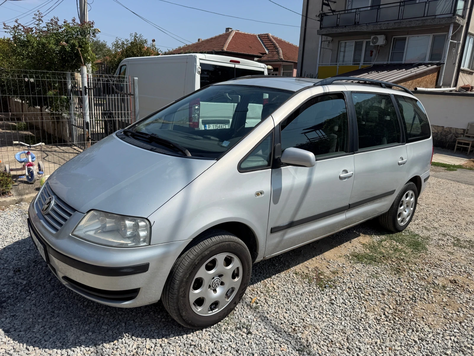 VW Sharan 1.8T, снимка 2 - Автомобили и джипове - 55927261