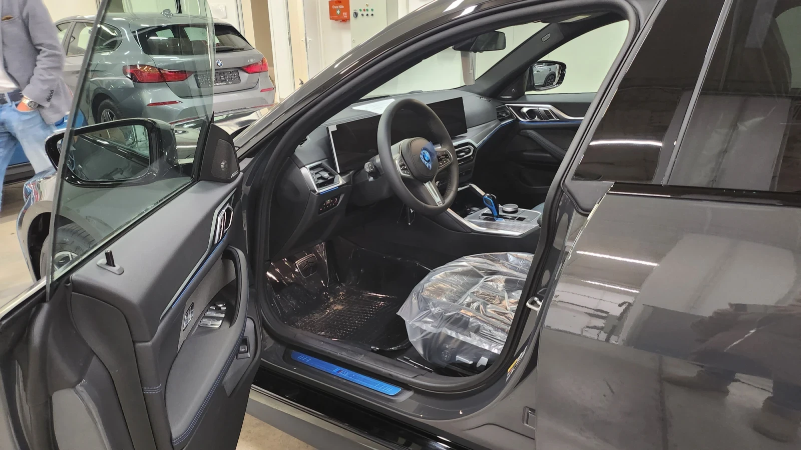 BMW i4, снимка 7 - Автомобили и джипове - 55997197