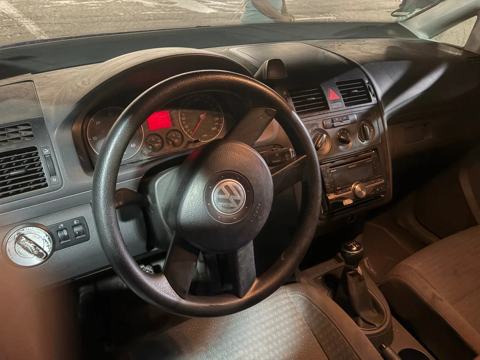 VW Touran 1.9 TDI 105кс 6+ 1, снимка 7 - Автомобили и джипове - 56057947