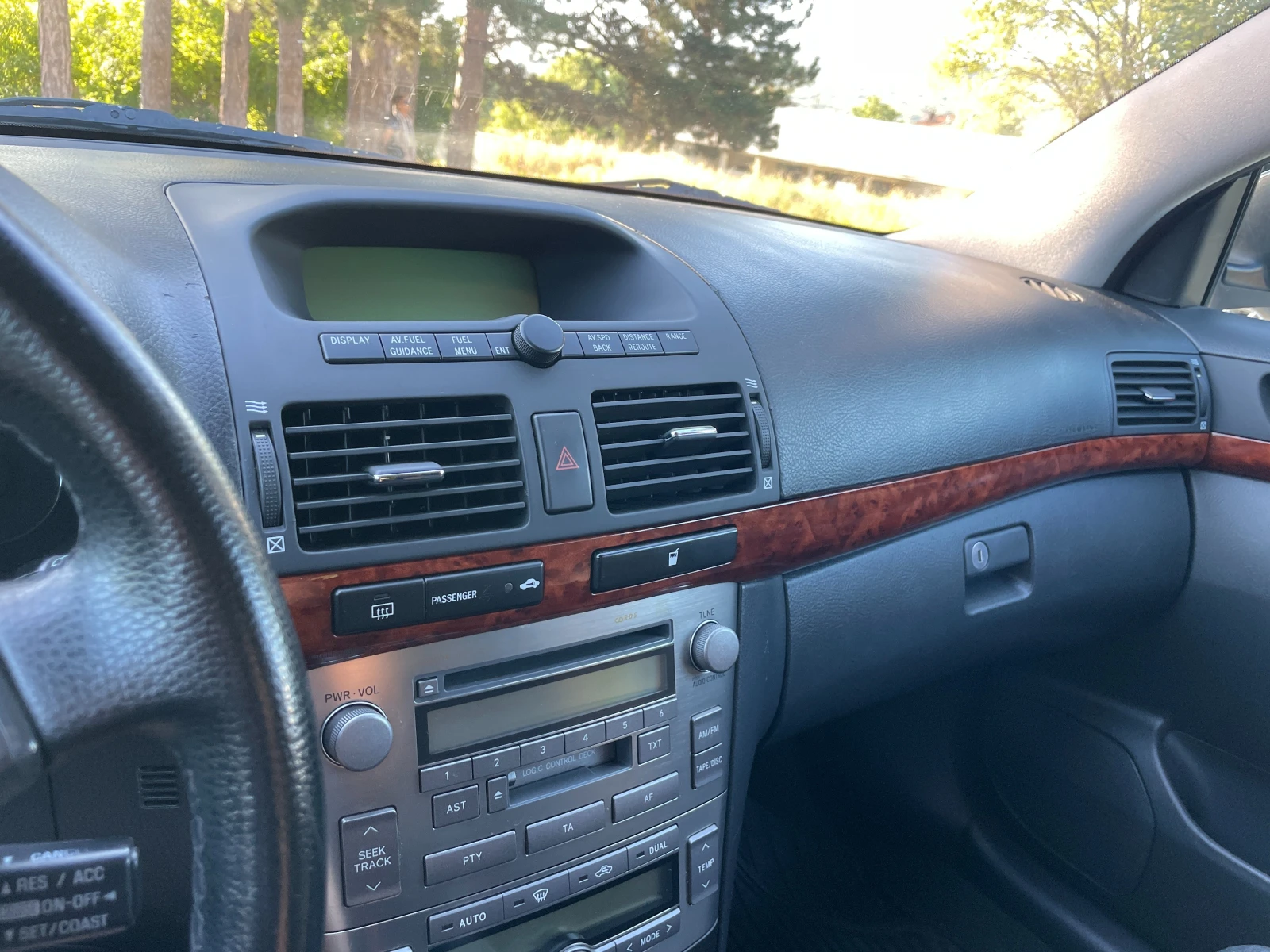 Toyota Avensis 2.0 D-4D, снимка 13 - Автомобили и джипове - 56345245