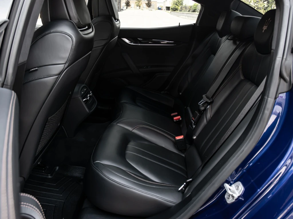 Maserati Ghibli SQ4 AWD, снимка 17 - Автомобили и джипове - 56515112